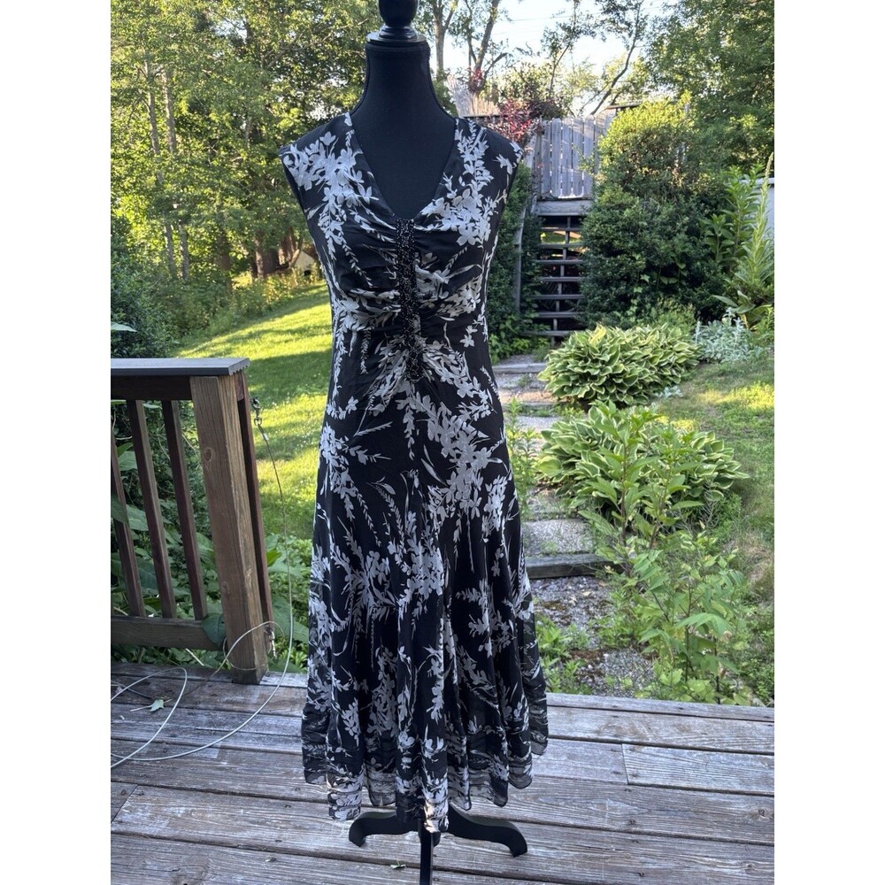 Jones New York 100% Silk Black And White Long Floral Dress Size 4 Sleeveless